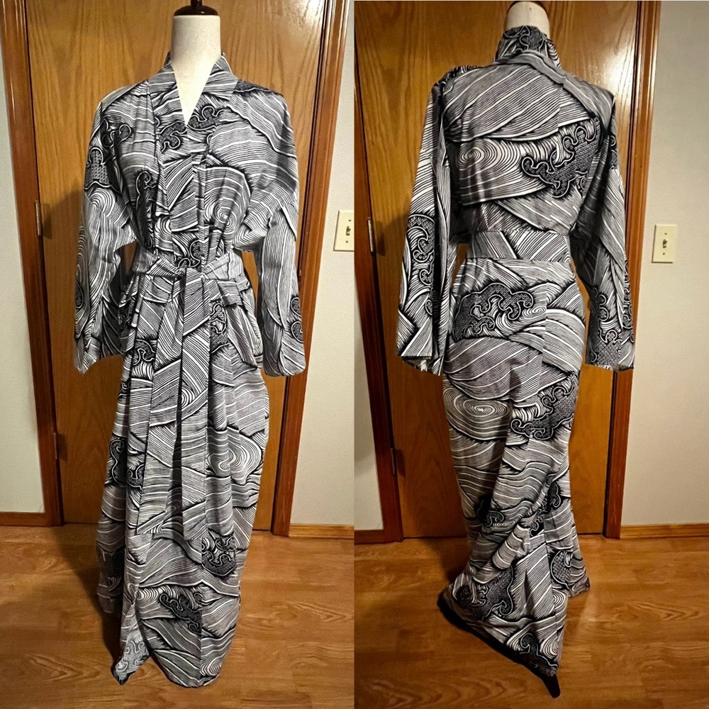 Japanese Cotton Yukata Robe w/ Matching Sash - Tokyo In Co. Ltd. - Made in Japan